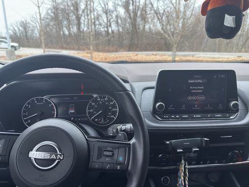 Used 2023 Nissan Rogue SV w/ SV Premium B Package image 11