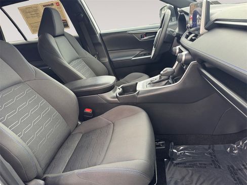 Used 2024 Toyota RAV4 SE image 15