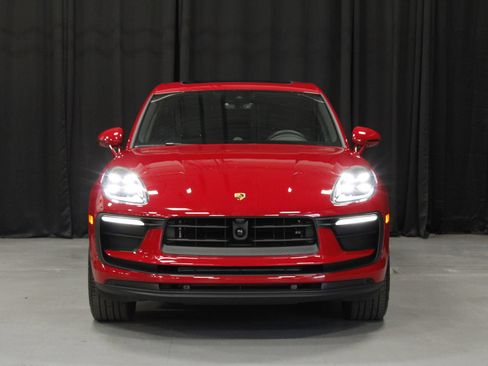 New 2026 Porsche Macan AWD/4WD image 8