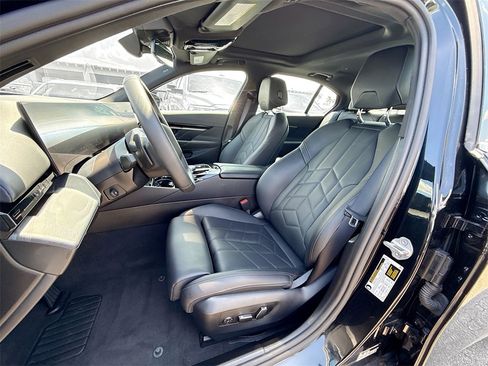 Used 2024 BMW 530i w/ Premium Package image 23