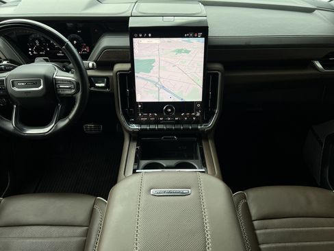 Used 2025 GMC Yukon Denali Ultimate AWD/4WD image 36