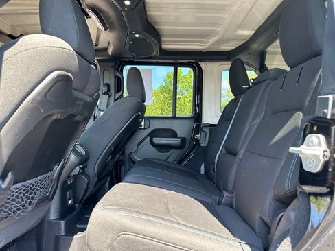Used 2024 Jeep Wrangler Unlimited Rubicon 4xe AWD/4WD image 33