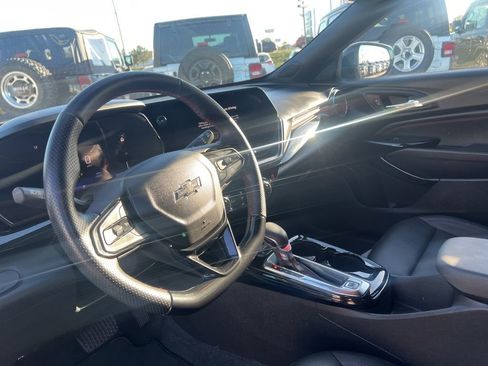 Used 2025 Chevrolet Trax RS w/ Sunroof Package image 11