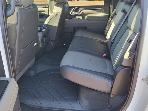 Used 2024 Chevrolet Silverado 2500 ZR2 w/ Technology Package image 8