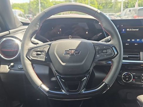 Used 2025 Chevrolet Trax RS w/ Driver Confidence Package FWD image 15