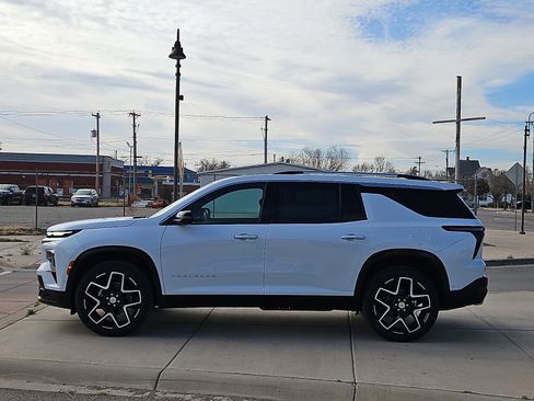 New 2026 Chevrolet Traverse High Country image 2