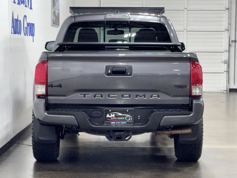 Used 2017 Toyota Tacoma TRD Sport w/ Tow Package AWD/4WD image 6