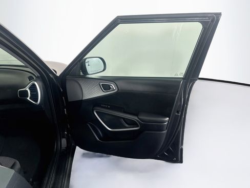 Used 2025 Kia Soul LX w/ LX Technology Package FWD image 31