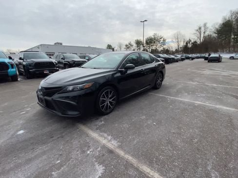 Used 2023 Toyota Camry SE image 12