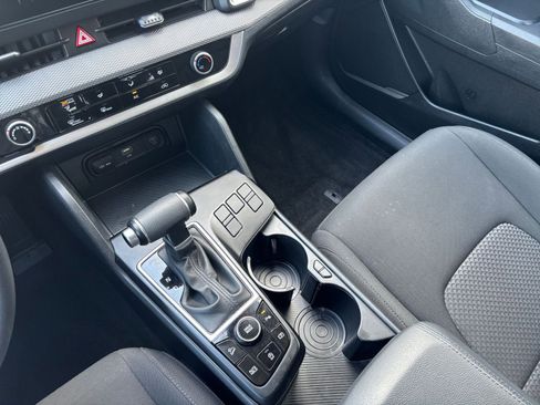 Used 2025 Kia Sportage LX FWD image 40