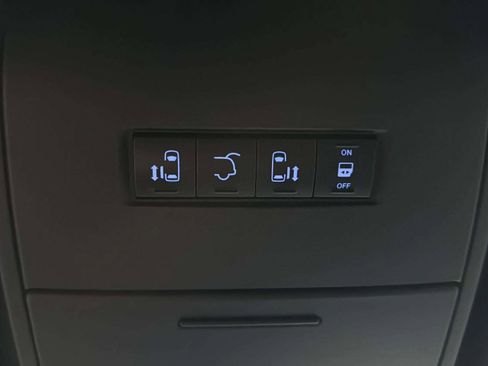 Used 2018 Dodge Grand Caravan SXT w/ Blacktop Package image 25