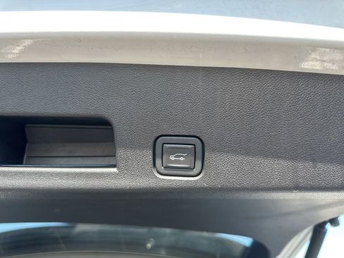Used 2024 Chevrolet Traverse LT AWD/4WD image 16