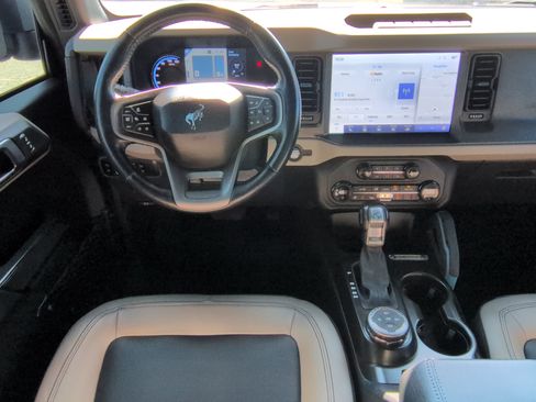 Used 2024 Ford Bronco Wildtrak AWD/4WD image 14