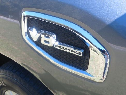 Used 2017 Nissan Titan SV image 12