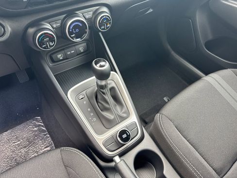 New 2025 Hyundai Venue SEL FWD image 30