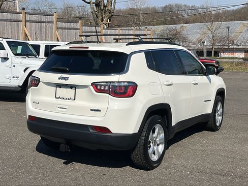 Used 2017 Jeep Compass Latitude w/ Cold Weather Group AWD/4WD image 4