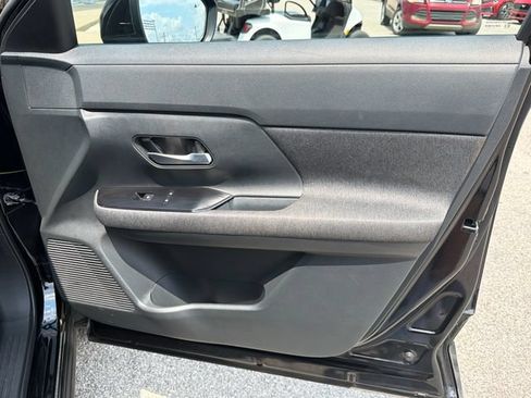 Used 2025 Nissan Kicks SV AWD/4WD image 24