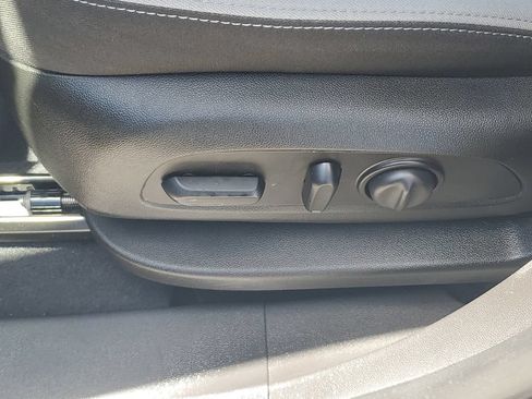 Used 2021 Chevrolet Equinox LT FWD image 16
