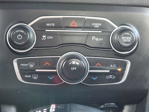 Used 2021 Dodge Charger SXT w/ Leather Interior Group RWD image 17
