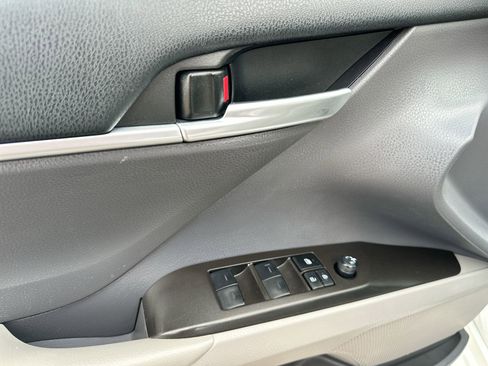 Used 2023 Toyota Camry SE image 18