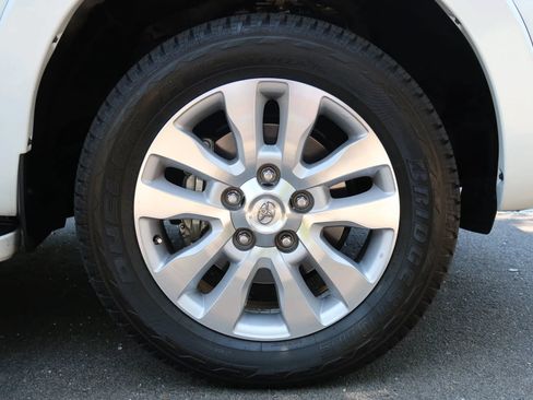 Used 2016 Toyota Sequoia Platinum RWD image 38