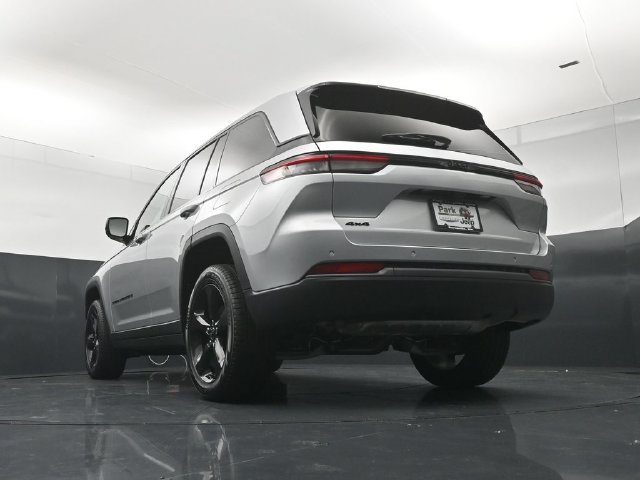 New 2026 Jeep Grand Cherokee Limited w/ Limited Altitude Package AWD/4WD image 22