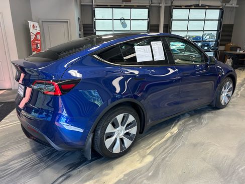 Used 2021 Tesla Model Y Long Range AWD/4WD image 29