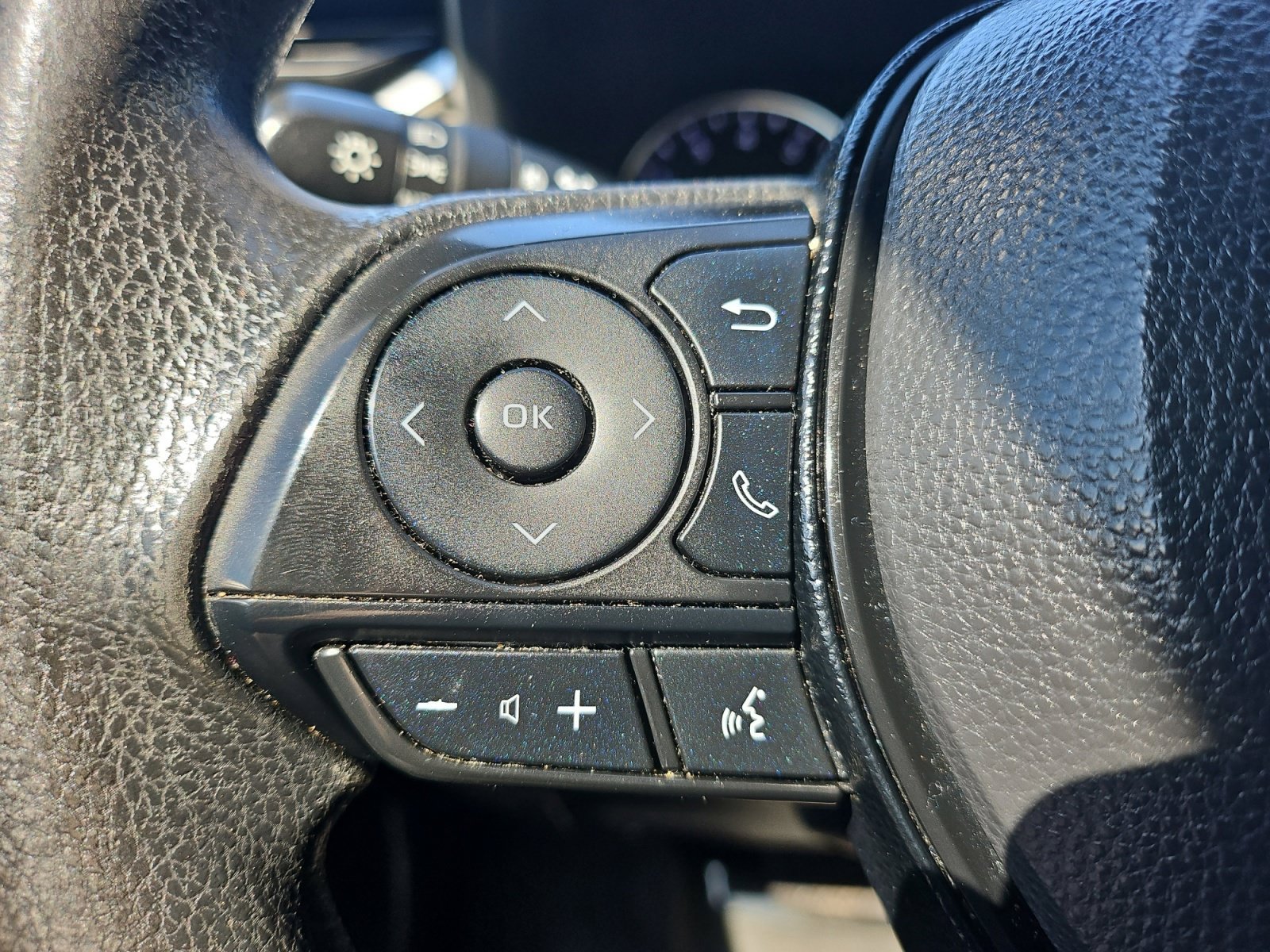 Used 2019 Toyota RAV4 XLE w/ Convenience Package FWD image 28