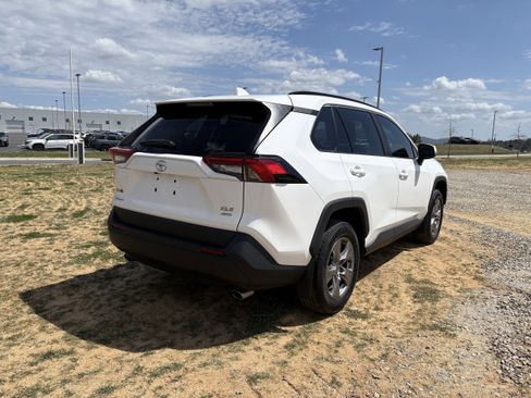 Used 2024 Toyota RAV4 XLE w/ Convenience Package image 9