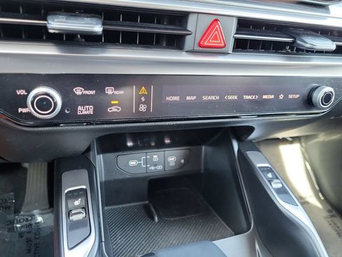 Certified 2025 Kia Sorento S w/ Panoramic Sunroof Package AWD/4WD image 26