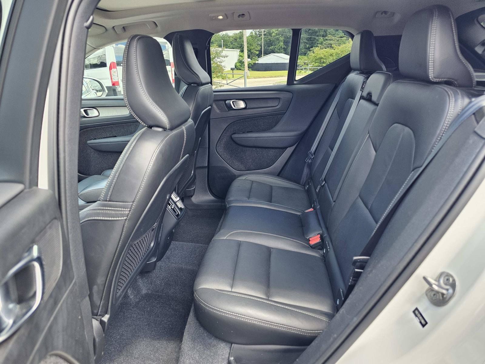 Used 2024 Volvo XC40 B5 Plus AWD/4WD image 30