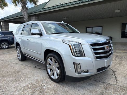 Used 2019 Cadillac Escalade Premium Luxury RWD image 3