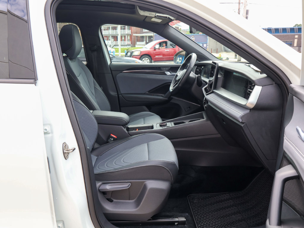 New 2026 Volkswagen Tiguan SE R-Line AWD/4WD image 30
