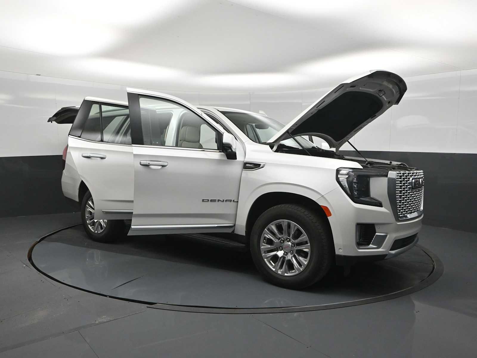 Used 2024 GMC Yukon Denali w/ Advanced Technology Package AWD/4WD image 35
