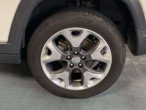 Used 2018 Jeep Compass Limited AWD/4WD image 10