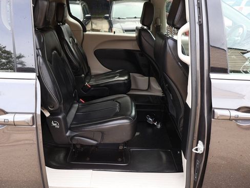 Used 2021 Chrysler Voyager Lxi FWD image 29