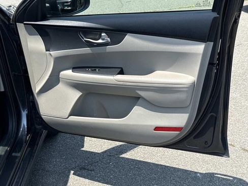 Used 2020 Kia Forte LXS FWD image 8
