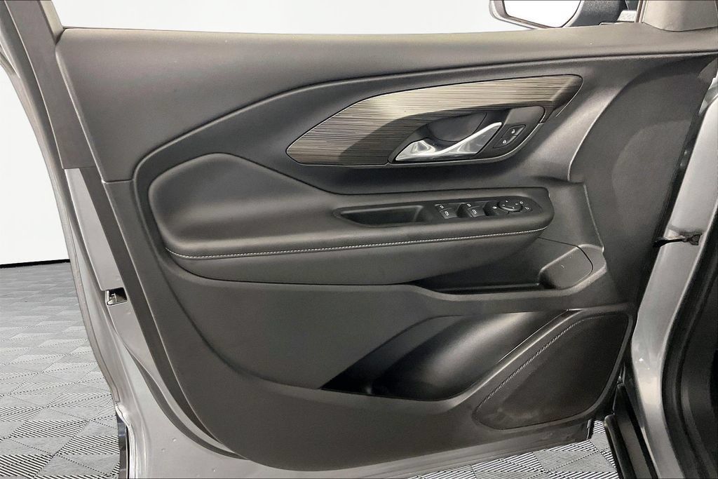 Certified 2024 GMC Terrain SLE FWD image 17