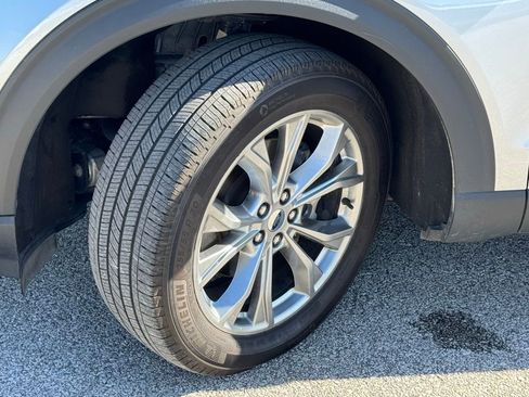 Used 2022 Ford Explorer XLT w/ Equipment Group 202A image 37