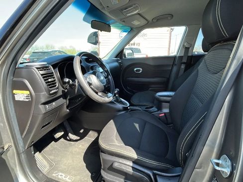 Used 2016 Kia Soul + image 2