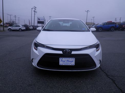 Used 2025 Toyota Corolla LE image 2