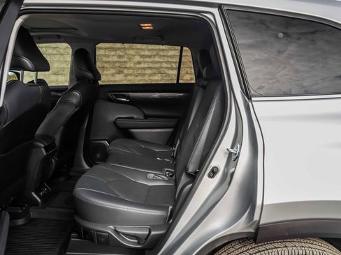 Used 2021 Toyota Highlander Limited image 21