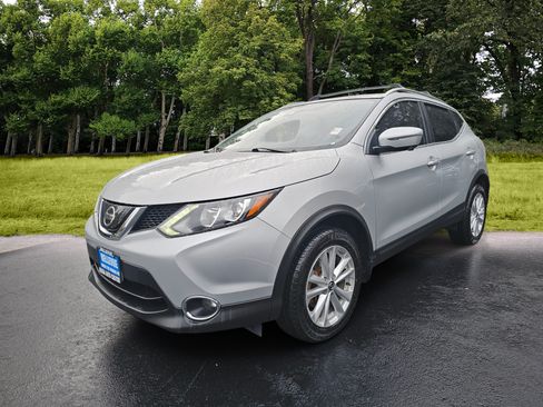 Used 2019 Nissan Rogue Sport SV w/ Technology Package AWD/4WD image 3