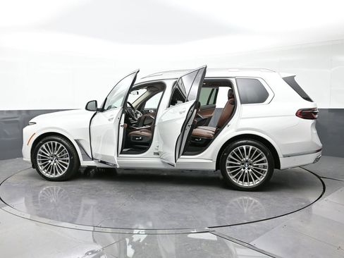 Used 2023 BMW X7 xDrive40i w/ Premium Package image 35