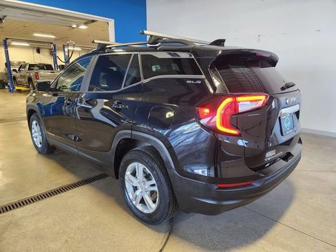 Used 2022 GMC Terrain SLE w/ Driver Convenience Package image 2