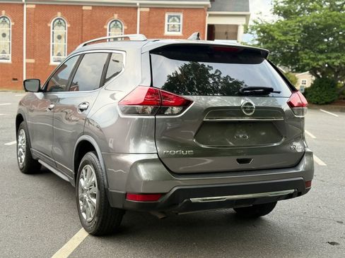 Used 2017 Nissan Rogue SV AWD/4WD image 5