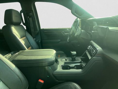 Used 2023 GMC Sierra 1500 AT4 w/ Technology Package image 10