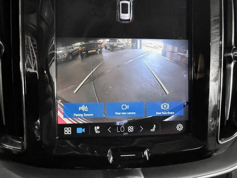 Used 2023 Volvo XC60 B5 Core image 36