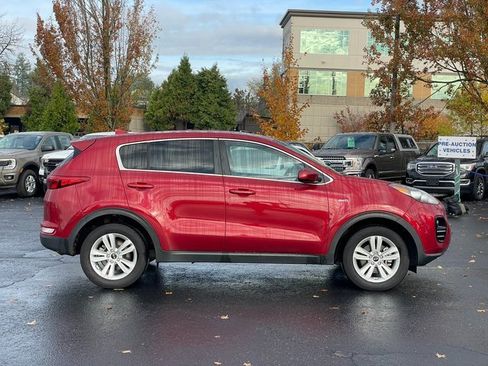 Used 2018 Kia Sportage LX image 2