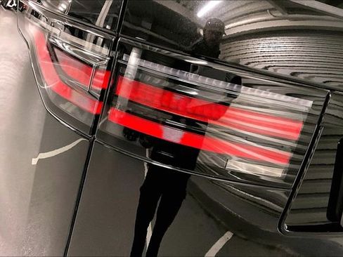 Certified 2025 Land Rover Discovery Dynamic SE image 29